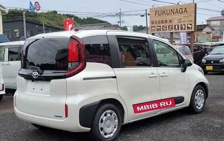 Toyota Sienta, 2023 год, 1 146 000 рублей, 4 фотография