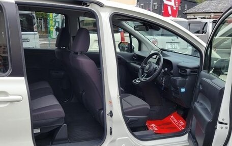 Toyota Sienta, 2023 год, 1 146 000 рублей, 20 фотография