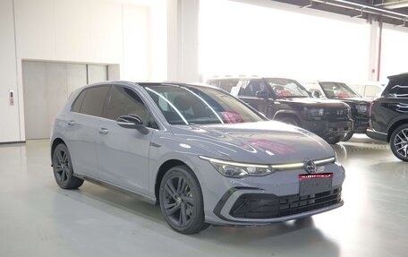 Volkswagen Golf VIII, 2023 год, 1 740 000 рублей, 1 фотография