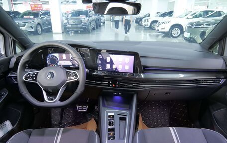Volkswagen Golf VIII, 2023 год, 1 740 000 рублей, 7 фотография