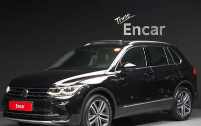 Volkswagen Tiguan II, 2021 год, 2 400 000 рублей, 1 фотография