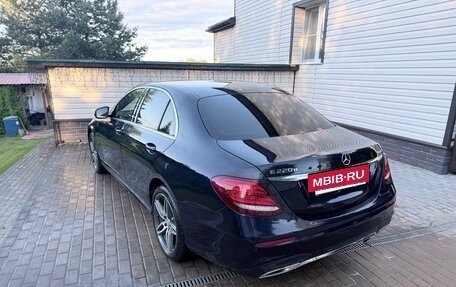Mercedes-Benz E-Класс, 2018 год, 3 190 000 рублей, 4 фотография