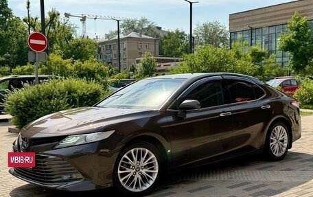 Toyota Camry, 2019 год, 2 750 000 рублей, 3 фотография
