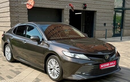 Toyota Camry, 2019 год, 2 750 000 рублей, 4 фотография
