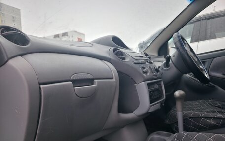Toyota Vitz, 2000 год, 300 000 рублей, 4 фотография