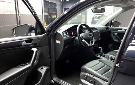 Volkswagen Tiguan II, 2021 год, 2 400 000 рублей, 14 фотография