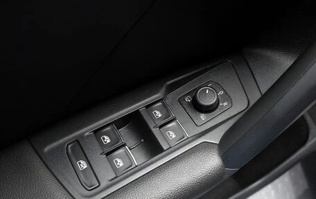 Volkswagen Tiguan II, 2021 год, 2 400 000 рублей, 21 фотография