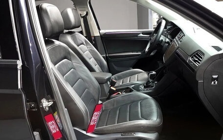 Volkswagen Tiguan II, 2021 год, 2 400 000 рублей, 16 фотография