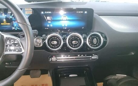 Mercedes-Benz GLA, 2021 год, 1 980 000 рублей, 11 фотография