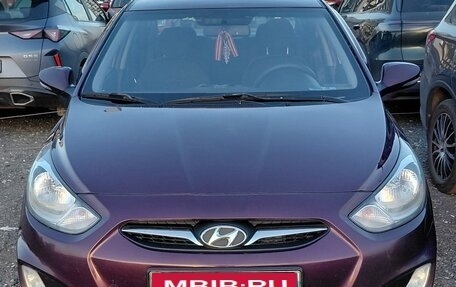Hyundai Solaris II рестайлинг, 2012 год, 800 000 рублей, 1 фотография