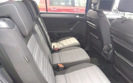 Volkswagen Touran III, 2016 год, 1 850 000 рублей, 6 фотография