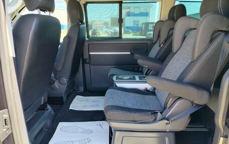 Volkswagen Multivan T6 рестайлинг, 2019 год, 5 400 000 рублей, 12 фотография