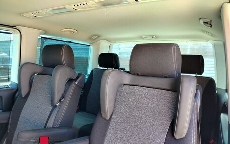 Volkswagen Multivan T6 рестайлинг, 2019 год, 5 400 000 рублей, 13 фотография
