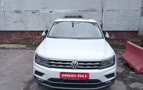 Volkswagen Tiguan II, 2018 год, 2 850 000 рублей, 1 фотография