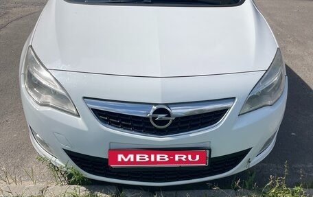 Opel Astra J, 2011 год, 550 000 рублей, 1 фотография