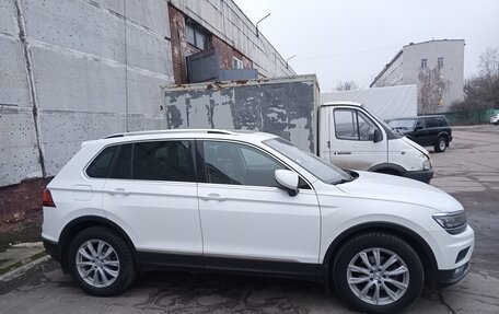 Volkswagen Tiguan II, 2018 год, 2 850 000 рублей, 2 фотография