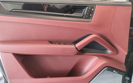 Porsche Cayenne III, 2025 год, 27 990 000 рублей, 23 фотография