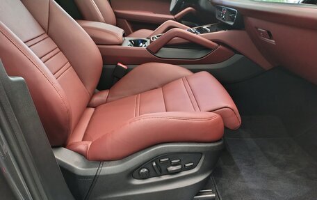 Porsche Cayenne III, 2025 год, 27 990 000 рублей, 38 фотография