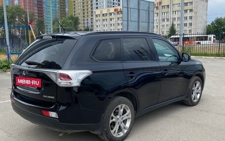 Mitsubishi Outlander III рестайлинг 3, 2013 год, 1 550 000 рублей, 3 фотография