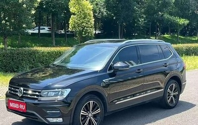 Volkswagen Tiguan II, 2021 год, 1 700 000 рублей, 1 фотография