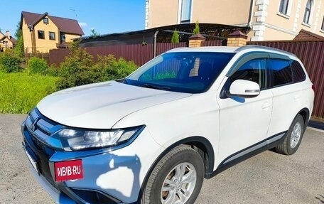 Mitsubishi Outlander III рестайлинг 3, 2016 год, 1 400 000 рублей, 3 фотография