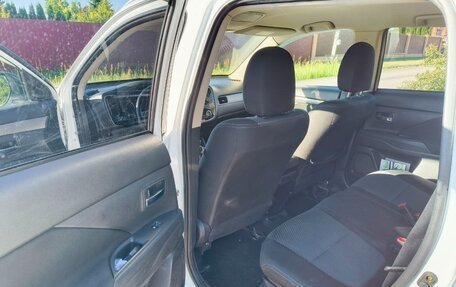 Mitsubishi Outlander III рестайлинг 3, 2016 год, 1 400 000 рублей, 7 фотография