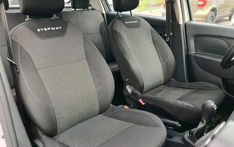 Renault Logan II, 2019 год, 889 000 рублей, 10 фотография