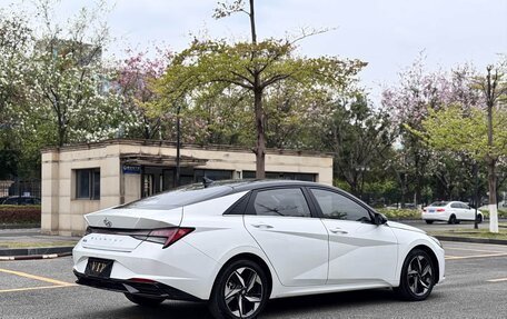 Hyundai Elantra, 2023 год, 1 220 000 рублей, 5 фотография
