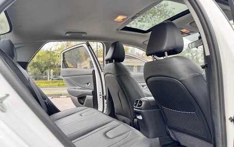 Hyundai Elantra, 2023 год, 1 220 000 рублей, 13 фотография