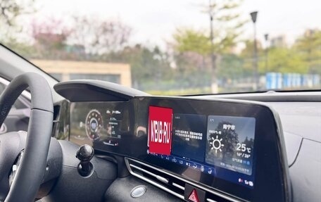 Hyundai Elantra, 2023 год, 1 220 000 рублей, 16 фотография