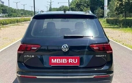 Volkswagen Tiguan II, 2021 год, 1 700 000 рублей, 4 фотография