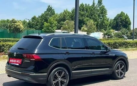 Volkswagen Tiguan II, 2021 год, 1 700 000 рублей, 5 фотография