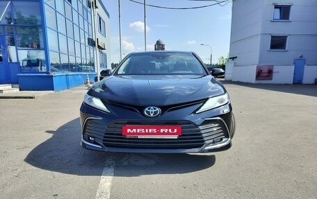 Toyota Camry, 2021 год, 3 200 000 рублей, 2 фотография