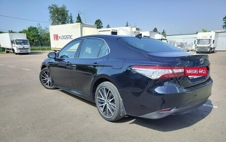 Toyota Camry, 2021 год, 3 200 000 рублей, 10 фотография