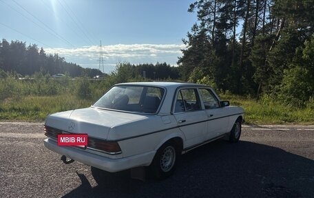 Mercedes-Benz W123, 1981 год, 400 000 рублей, 5 фотография