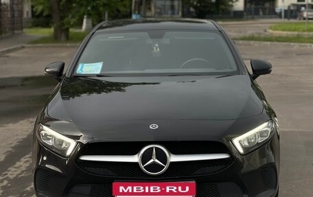 Mercedes-Benz A-Класс, 2019 год, 2 300 000 рублей, 2 фотография