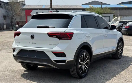 Volkswagen T-Roc I, 2021 год, 1 315 000 рублей, 2 фотография