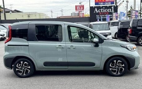 Toyota Sienta, 2023 год, 1 000 100 рублей, 6 фотография