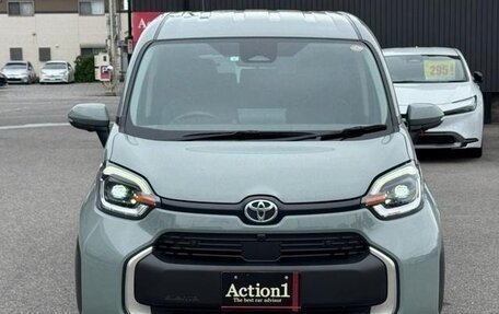 Toyota Sienta, 2023 год, 1 000 100 рублей, 2 фотография