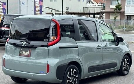 Toyota Sienta, 2023 год, 1 000 100 рублей, 7 фотография