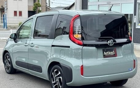 Toyota Sienta, 2023 год, 1 000 100 рублей, 11 фотография