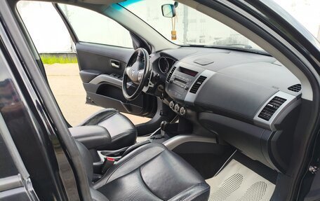 Mitsubishi Outlander III рестайлинг 3, 2011 год, 1 100 000 рублей, 19 фотография
