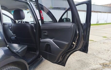 Mitsubishi Outlander III рестайлинг 3, 2011 год, 1 100 000 рублей, 16 фотография