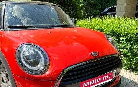 MINI Hatch, 2018 год, 1 800 000 рублей, 2 фотография