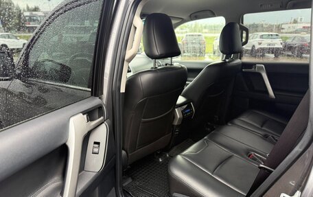Toyota Land Cruiser Prado 150 рестайлинг 2, 2019 год, 5 300 000 рублей, 15 фотография