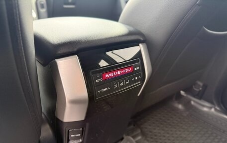 Toyota Land Cruiser Prado 150 рестайлинг 2, 2019 год, 5 300 000 рублей, 16 фотография