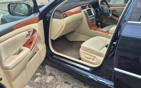 Toyota Crown Majesta, 2004 год, 800 000 рублей, 8 фотография
