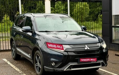 Mitsubishi Outlander III рестайлинг 3, 2021 год, 1 930 000 рублей, 1 фотография