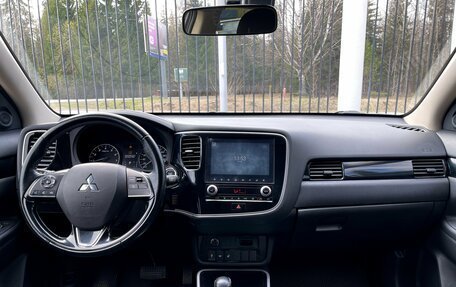 Mitsubishi Outlander III рестайлинг 3, 2021 год, 1 930 000 рублей, 10 фотография