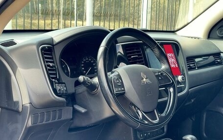 Mitsubishi Outlander III рестайлинг 3, 2021 год, 1 930 000 рублей, 4 фотография